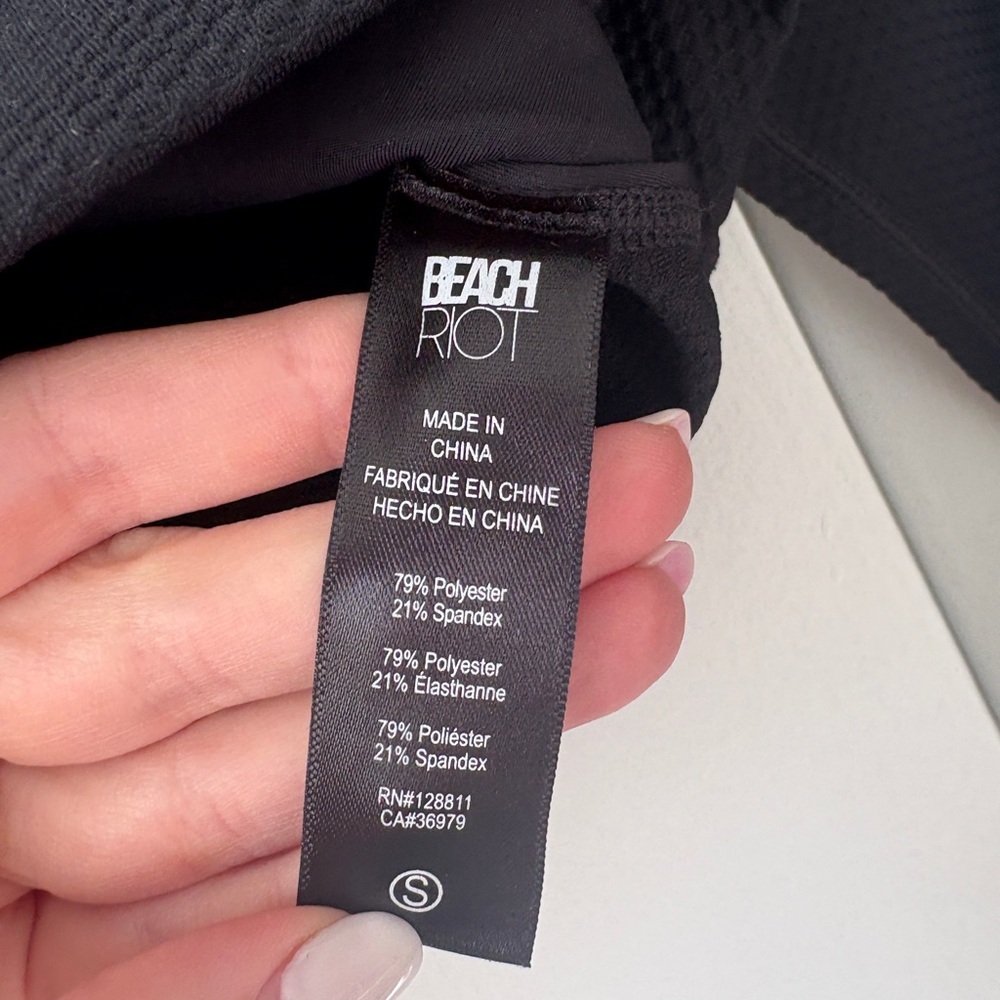 Beach Riot Black Long Sleeve Work Out Top - Picture 3 of 4